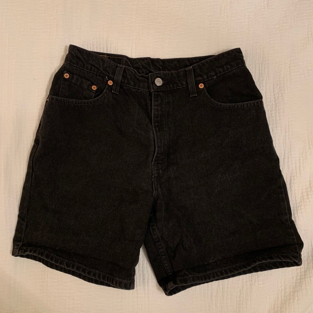 Levi’s black high waisted shorts!